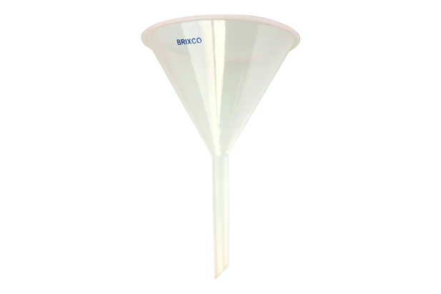 Embudo analítico de laboratorio fabricado en plástico de alta resistencia, ideal para trasvase, filtración y separación de líquidos. Práctico, económico y fácil de limpiar.