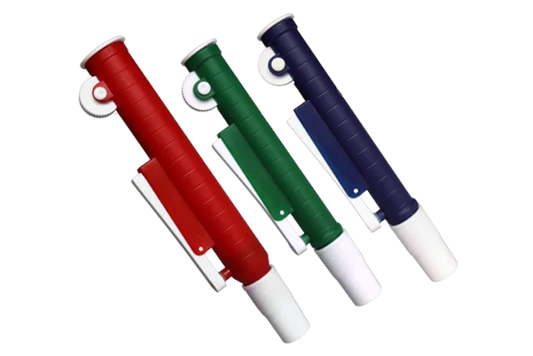 Pipeteador tipo cremallera para pipetas de laboratorio, ideal para aspirar y dispensar líquidos con precisión y seguridad.
