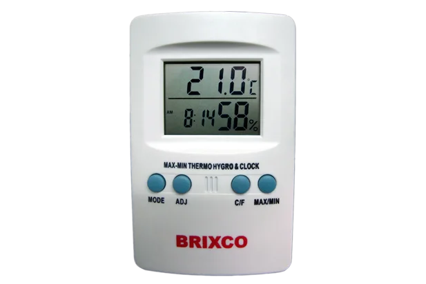 Termohigrómetro digital con reloj para medir temperatura y humedad ambiental en laboratorios, oficinas y áreas de almacenamiento.
