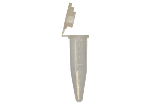 Tubo microcentrífuga graduado en polipropileno, ideal para trabajo en laboratorio: graduaciones visibles para dosificación rápida, tapa de cierre hermético y compatibilidad con la mayoría de microcentrífugas. Resistente químico y autoclavable, perfecto para ens