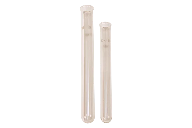 Tubo de ensayo de vidrio borosilicato 3.3, ideal para ensayos, calentamiento y manejo de muestras en laboratorio.
